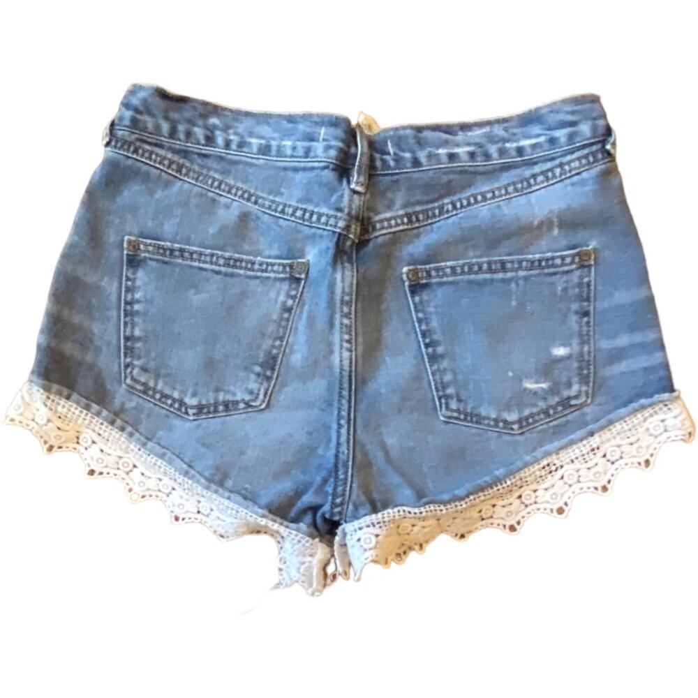 Free People Jean Shorts Size 26 Boho Distressed Crochet Hem Denim - Picture 3 of 4
